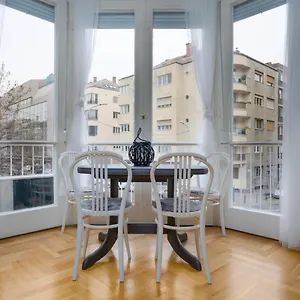 Apartment Golden Hour, Budapest