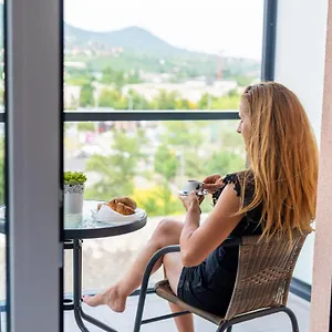  Apartament Sweet , 30sqm Studio, Free Private Parking, Mountain View, Balcony, 20 Min From Downtown