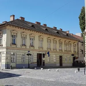  Apartman Stylish Historic Flat For 4 In Heart Of Oldbuda