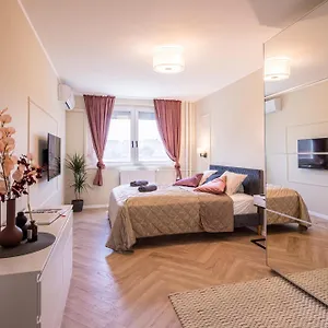  Apartman Stock