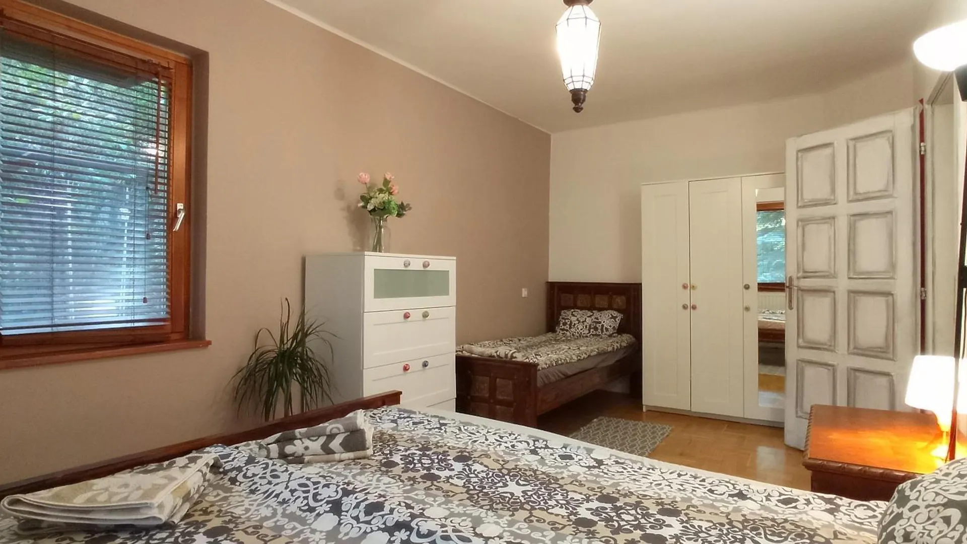 Maharaja Buda Villa Apartment - Private Parking And Garden Budapest